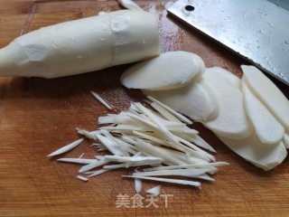 茭瓜炒牛肉的做法步骤：1