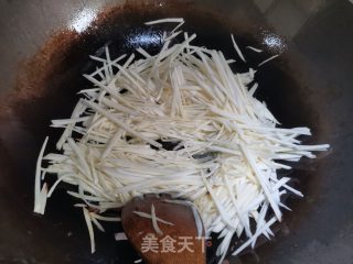 茭瓜炒牛肉的做法步骤：3