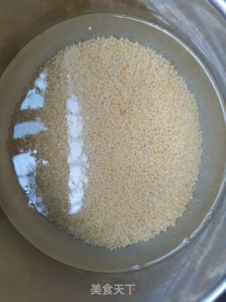 小米粥的做法步骤：1