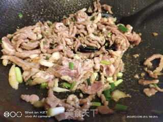 韭黄炒面的做法步骤：4