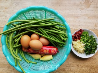 豆角鸡蛋火腿肠酸汤水饺的做法步骤：1