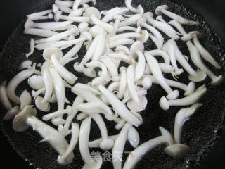 蛏子拌白玉菇的做法步骤：4