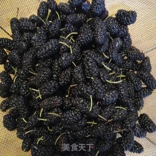 自制桑葚干，滋阴养血，补肝益肾的做法步骤：1