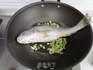 毛豆烧黄鱼的做法步骤：4