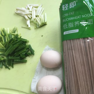 香葱荷包蛋汤面的做法步骤：1