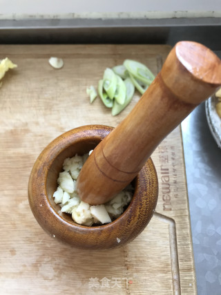 麻酱椒油凉面的做法步骤：1