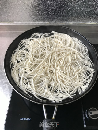 麻酱椒油凉面的做法步骤：6