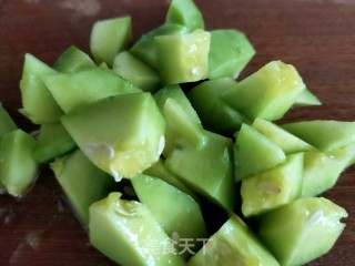 芹菜黄瓜香瓜汁的做法步骤：3