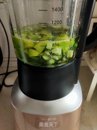 芹菜黄瓜香瓜汁的做法步骤：5