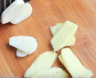西芹炒虾仁的做法步骤：3