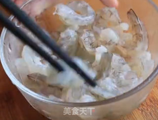 西芹炒虾仁的做法步骤：4
