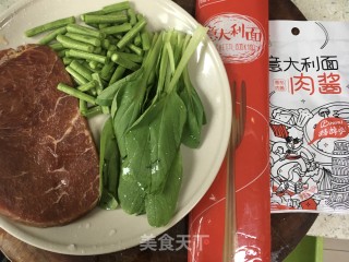 牛排炒意面的做法步骤：1