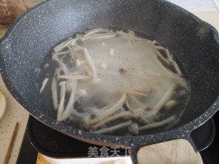 海鲜菇炒肥牛的做法步骤：4