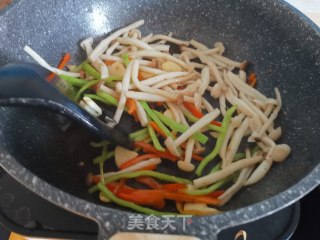 海鲜菇炒肥牛的做法步骤：9