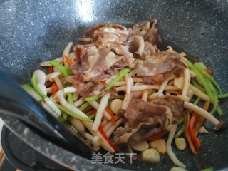 海鲜菇炒肥牛的做法步骤：10