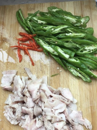 杭椒炒肉的做法步骤：3