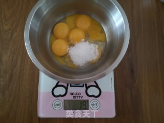 电饭煲版原味海绵蛋糕的做法步骤：6