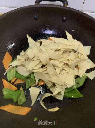 尖椒干豆腐的做法步骤：6