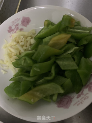 爆炒鸡胸肉的做法步骤：2