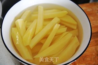 炸薯条的做法步骤：3