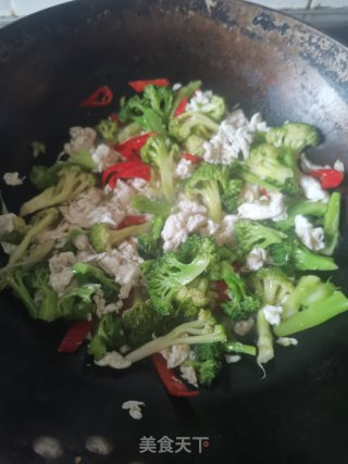 西兰花炒蛋白的做法步骤：16