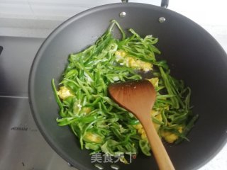 青椒炒鸡蛋的做法步骤：6
