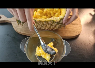 菠萝炒饭的做法步骤：1
