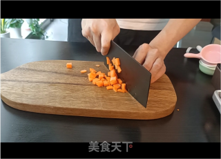 菠萝炒饭的做法步骤：2