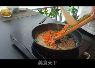 菠萝炒饭的做法步骤：6