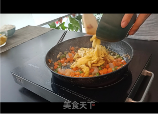 菠萝炒饭的做法步骤：8