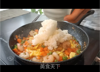 菠萝炒饭的做法步骤：9
