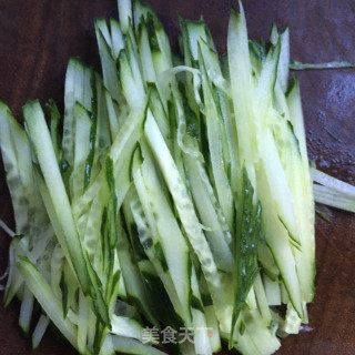 黄瓜丝拌擀面皮的做法步骤：4