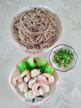 鱼丸虾仁油菜拌面的做法步骤：5