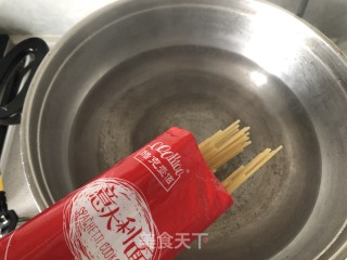 奶油培根意面????的做法步骤：2