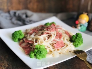 奶油培根意面????的做法步骤：7