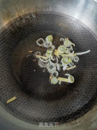 白菜烧什锦丸子的做法步骤：2