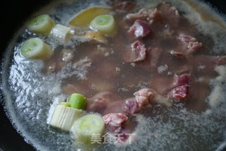 西红柿土豆炖牛肉的做法步骤：1