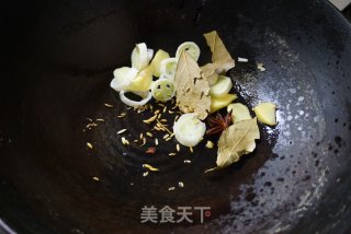 西红柿土豆炖牛肉的做法步骤：3