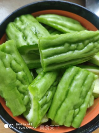 排骨咸菜煲苦瓜的做法步骤：3