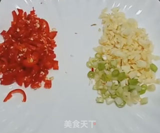 炒油麦菜的做法步骤：2