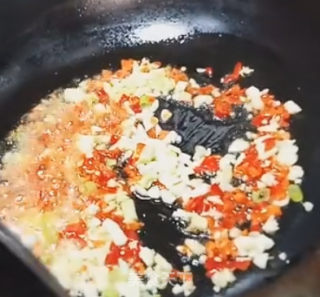 炒油麦菜的做法步骤：3