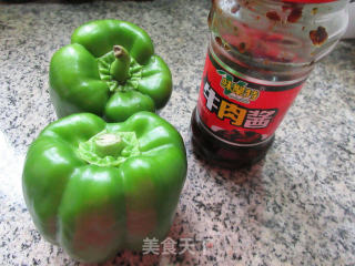 牛肉酱炒灯椒的做法步骤：1