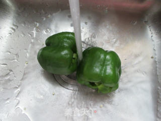 牛肉酱炒灯椒的做法步骤：2
