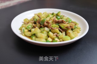 肉丝炒水果黄瓜的做法步骤：8