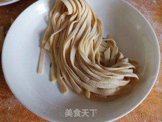 葱油拌面的做法步骤：1