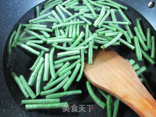 蒜香豇豆的做法步骤：2
