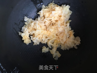 银耳木瓜汤水的做法步骤：2