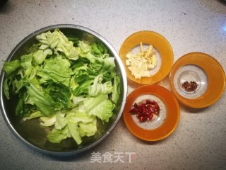 炝炒手撕包菜的做法步骤：1