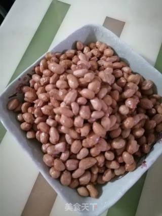 炒花生米的做法步骤：1