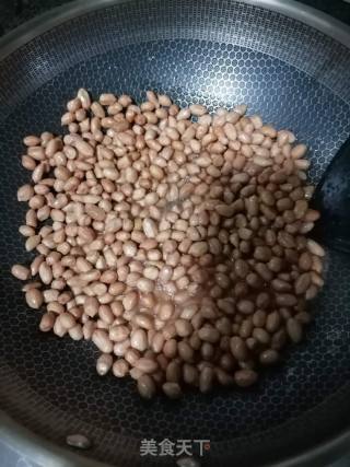 炒花生米的做法步骤：3